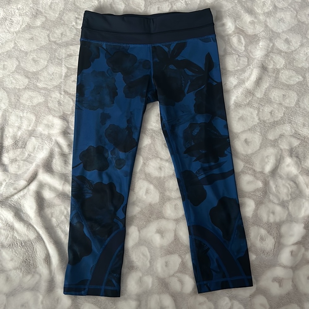 Lululemon Run Inspire Jumbo Inky Floral Crop Leggings Tights Size 6 - Picture 1 of 10